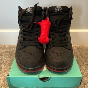 Nike Black and Red Athletic Shoes High-Top Dunk
